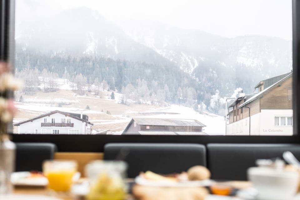 Daily continental breakfast (CHF 19 per person)