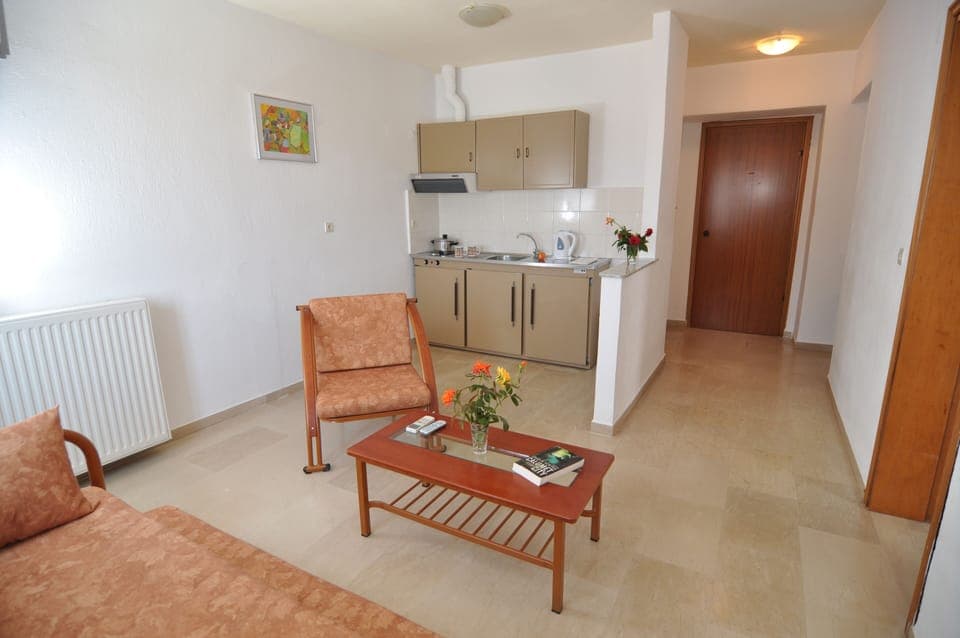 Basic Apartment | 1 bedroom, in-room safe, soundproofing, free cribs/infant beds