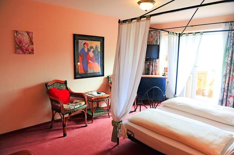 Classic Apartment | Free WiFi, bed sheets