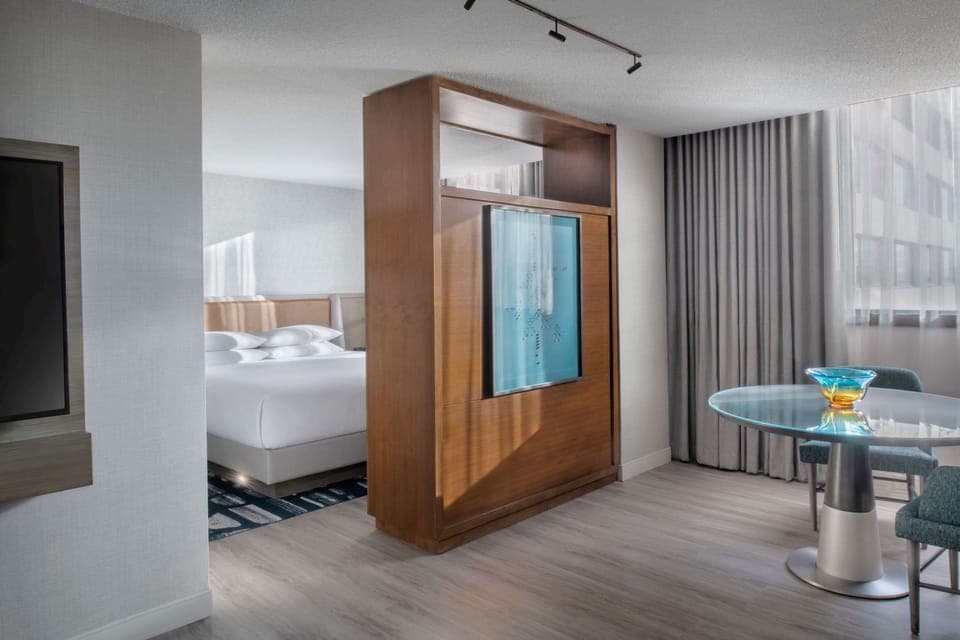 Studio Suite Premier Tower | Premium bedding, in-room safe, desk, laptop workspace