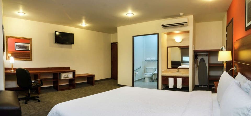 Room, Accessible, Non Smoking | Egyptian cotton sheets, premium bedding, down comforters, in-room safe