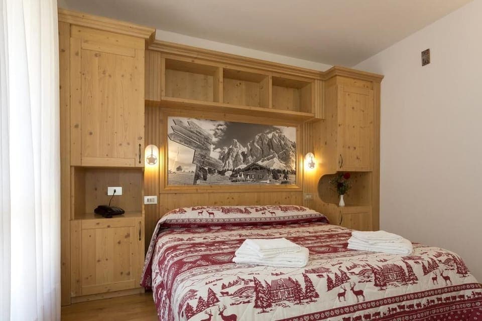 Hypo-allergenic bedding, free WiFi, bed sheets