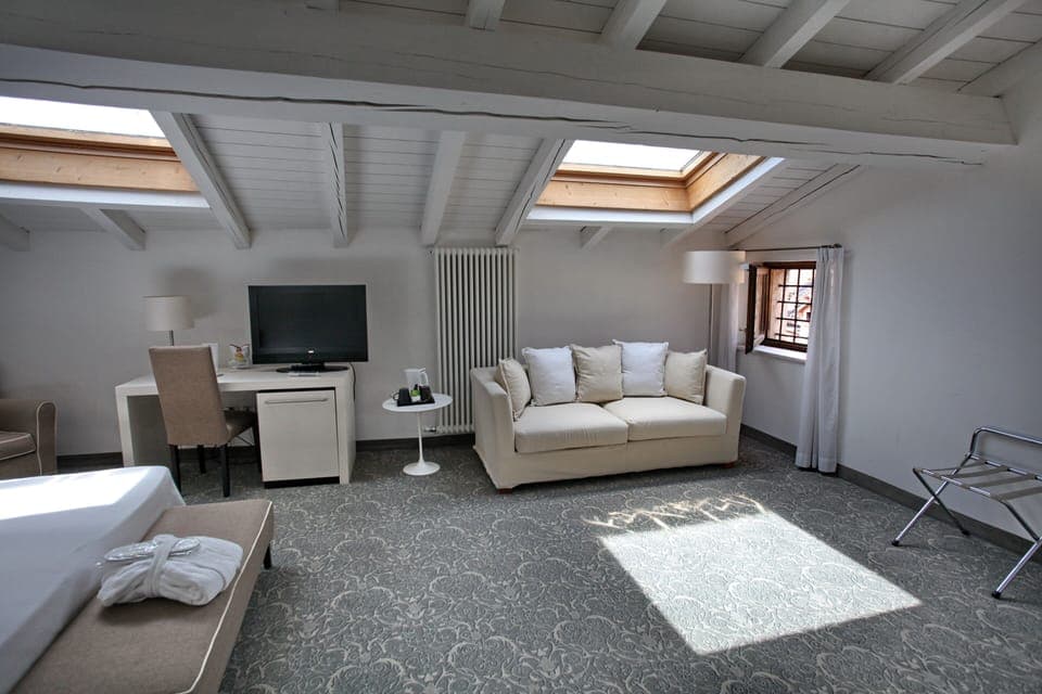 Junior Suite | Minibar, in-room safe, desk, free WiFi