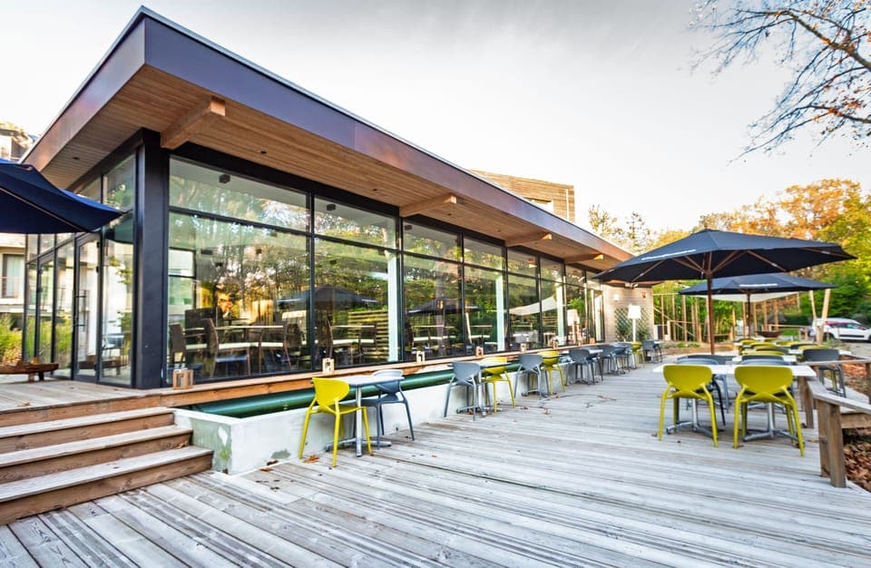 Breakfast and dinner served