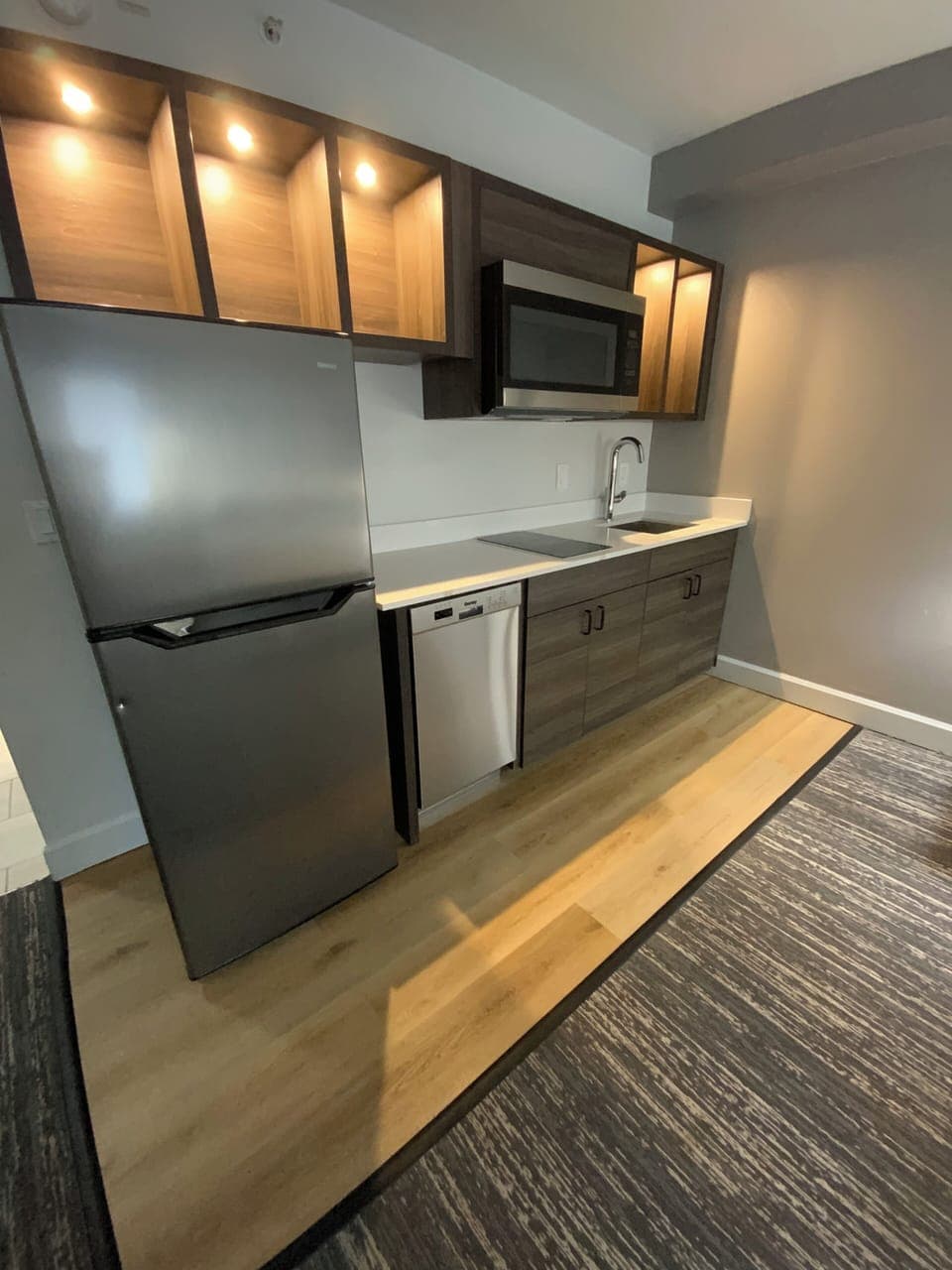Standard Room, 1 Queen Bed, Balcony, Pool View (Shower Only) | Premium bedding, pillowtop beds, in-room safe, desk