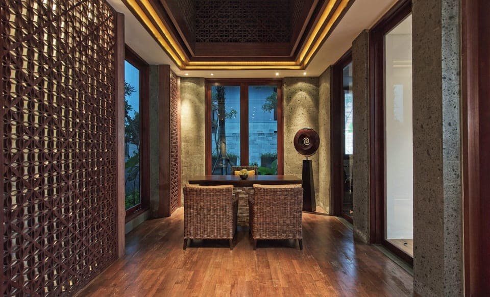 Premium bedding, in-room safe, desk, laptop workspace