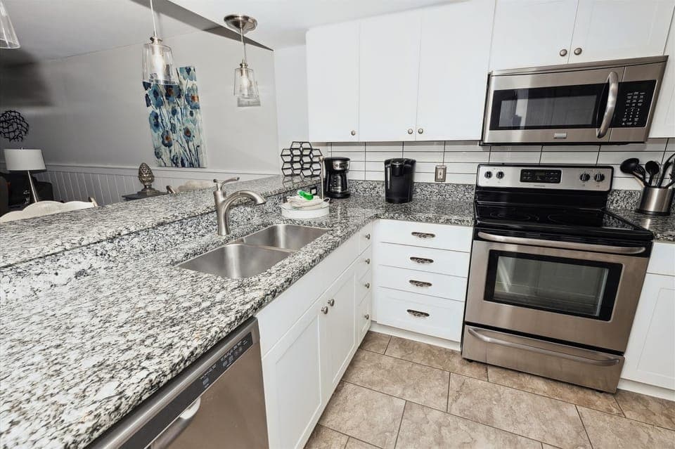 Condo, 2 Bedrooms | Private kitchen | Fridge, microwave, coffee/tea maker, toaster