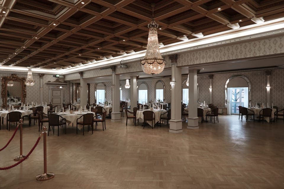 Banquet hall