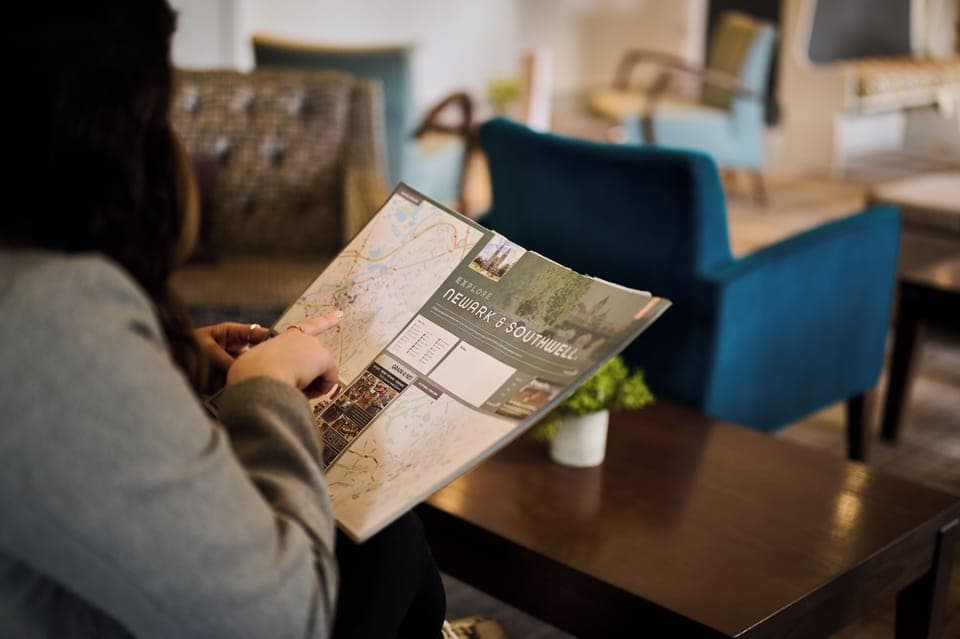 Serves lunch and dinner