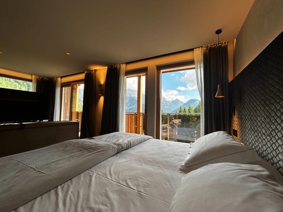 Junior Suite Deluxe | Premium bedding, minibar, in-room safe, desk