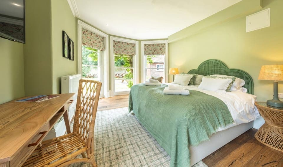 Standard Double Room, Annex Building (Lawns Rooms 2min walk on Station Rd) | Hypo-allergenic bedding, desk, cribs/infant beds, bed sheets