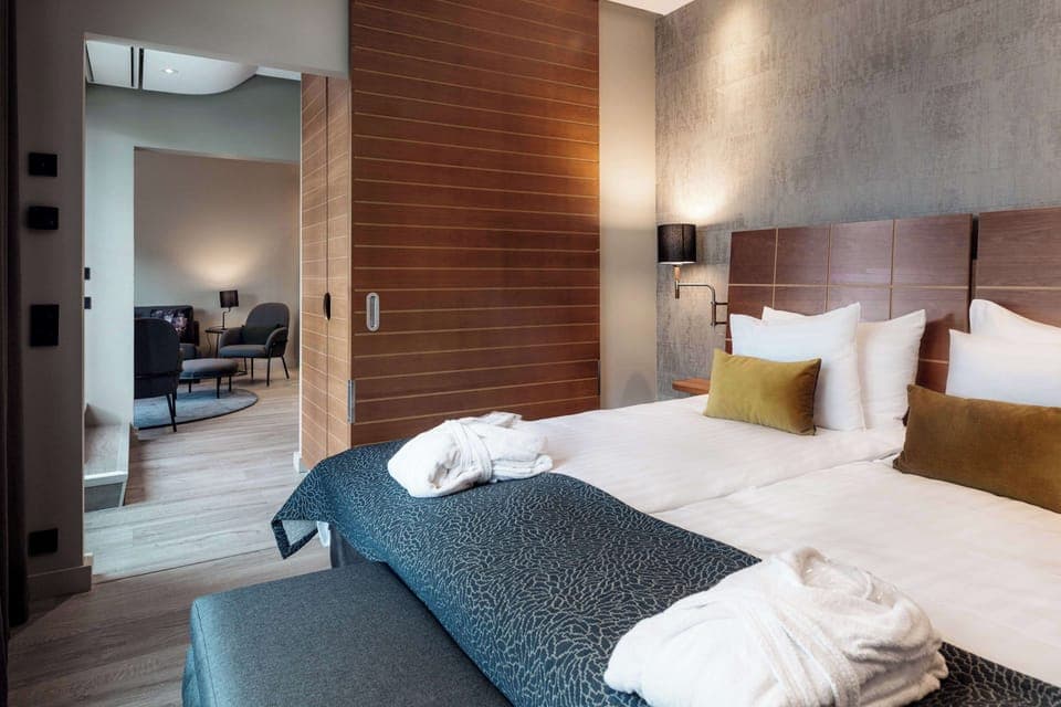 Junior Suite | Minibar, in-room safe, desk, iron/ironing board