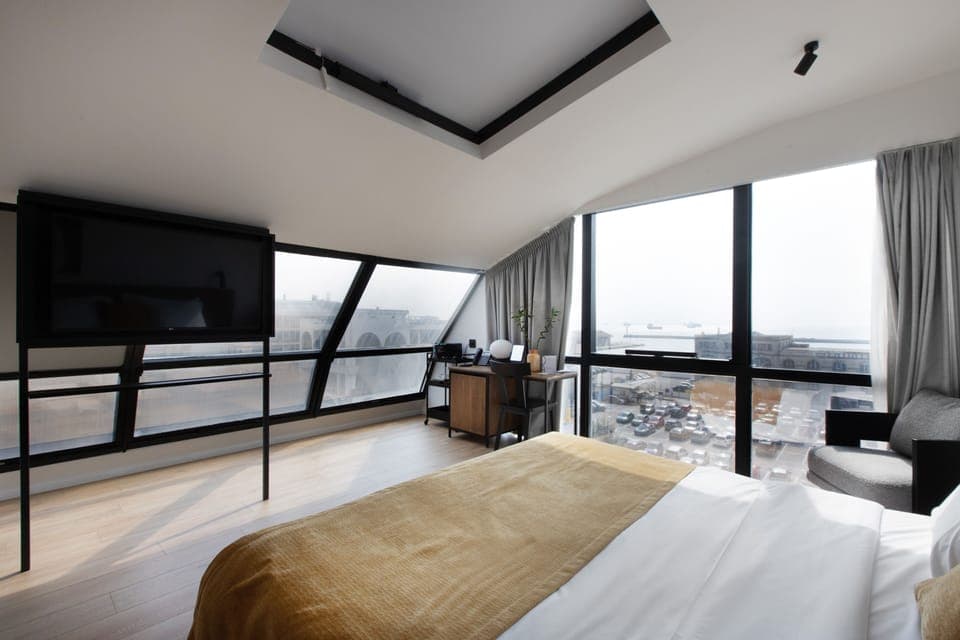 Signature Suite | Premium bedding, pillowtop beds, minibar, in-room safe