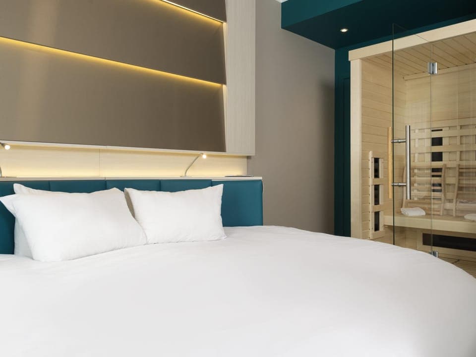 Pillowtop beds, desk, blackout drapes, soundproofing