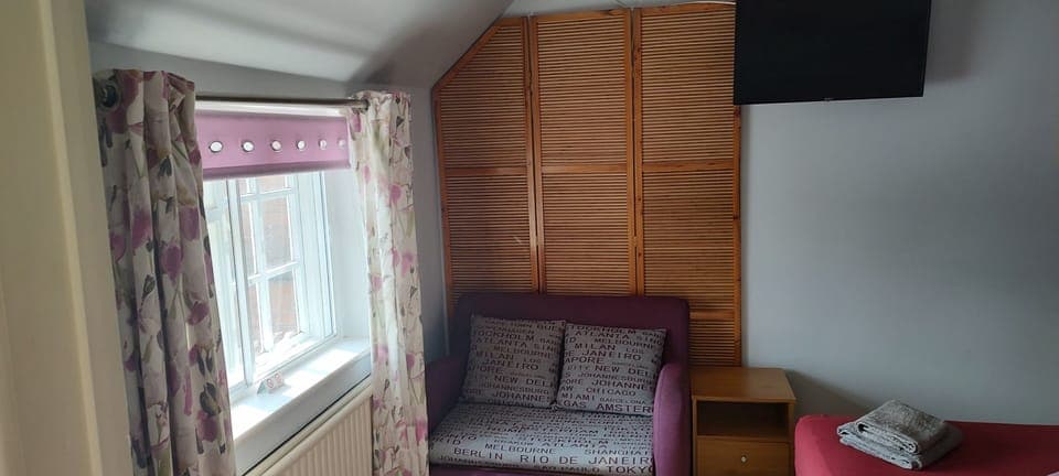 Family or Twin Room, Ensuite | Iron/ironing board, free cribs/infant beds, free WiFi, bed sheets