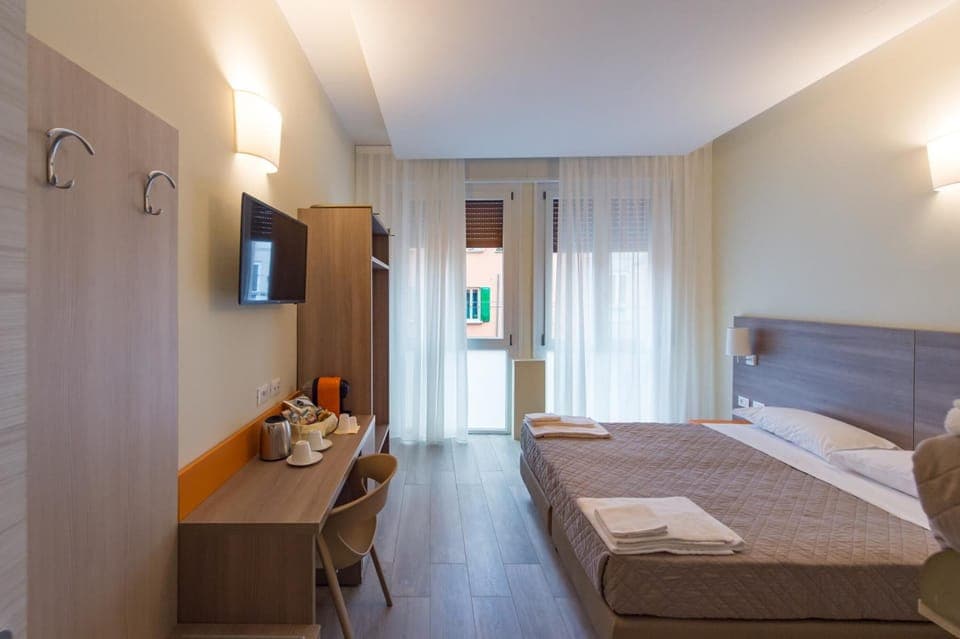 Minibar, in-room safe, desk, laptop workspace