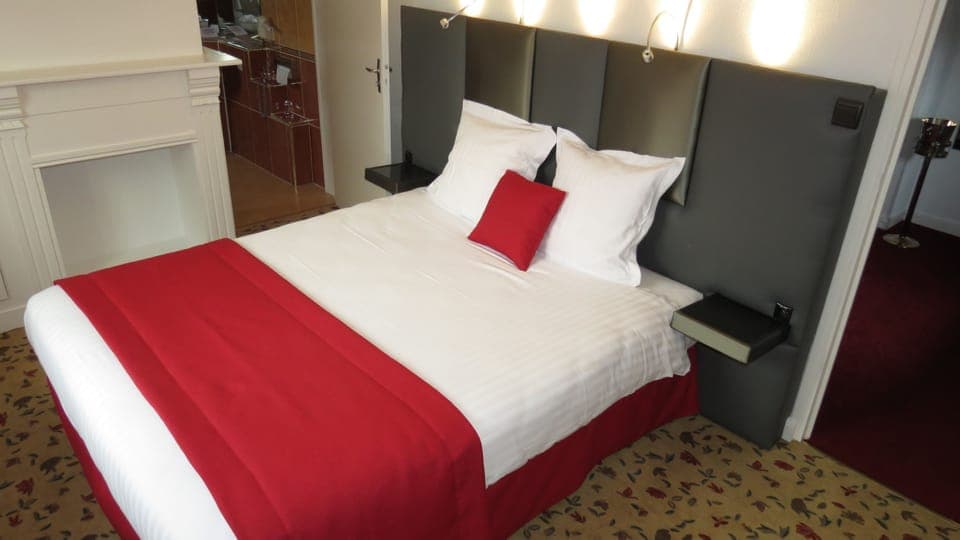 Suite | In-room safe, desk, soundproofing, free WiFi