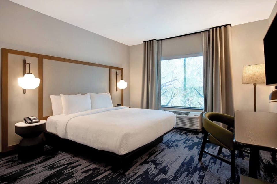 Room, 1 King Bed | 1 bedroom, down comforters, desk, laptop workspace
