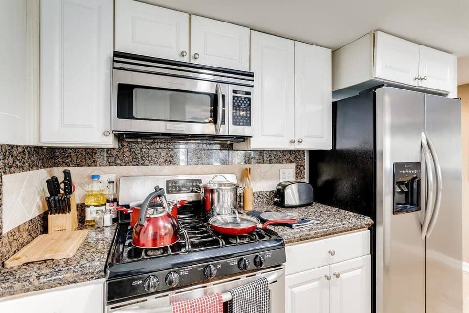 Villa (3 Bedrooms) | Private kitchen | Microwave, oven, dishwasher, coffee/tea maker