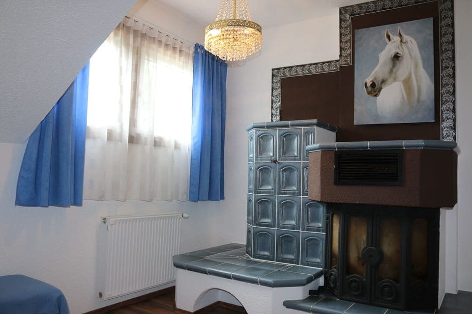 House, 3 Bedrooms, Mountain View | Living area | 40-inch flat-screen TV with satellite channels, TV