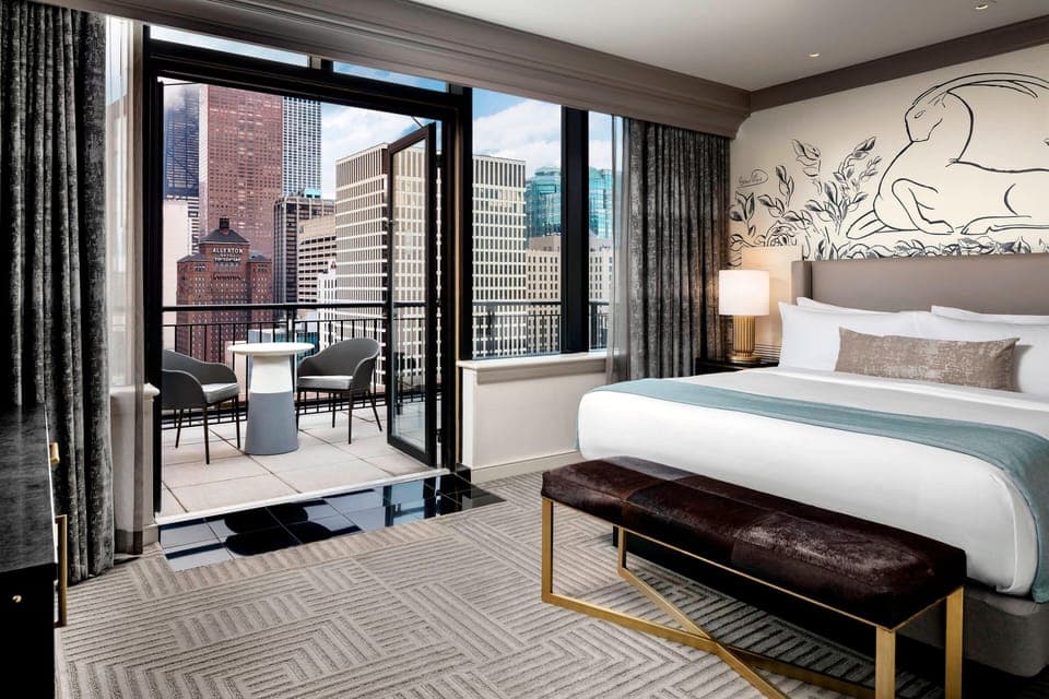 Junior Suite, 1 King Bed, Terrace | Frette Italian sheets, premium bedding, in-room safe, desk