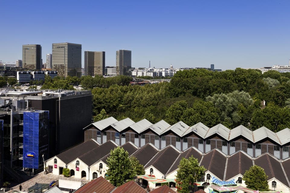 Daily buffet breakfast (EUR 13.5 per person)