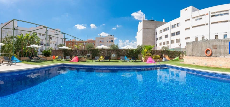 Outdoor pool, pool umbrellas, sun loungers