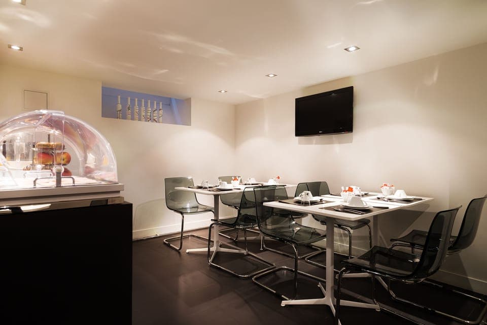 Daily buffet breakfast (EUR 15 per person)