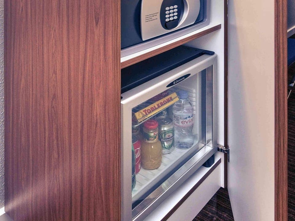 Superior Room, 2 Twin Beds | Minibar, in-room safe, blackout drapes, soundproofing