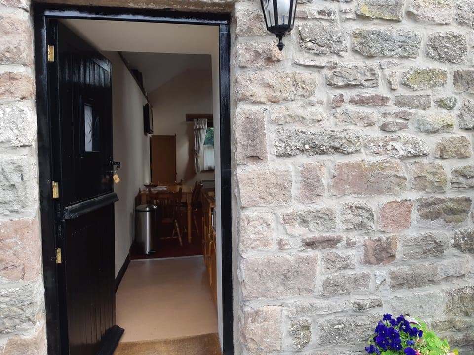 Cottage | Property entrance