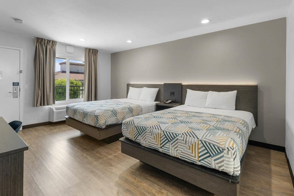 Blackout drapes, free WiFi, bed sheets