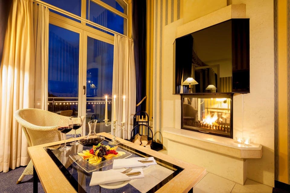 Hypo-allergenic bedding, minibar, in-room safe, individually decorated