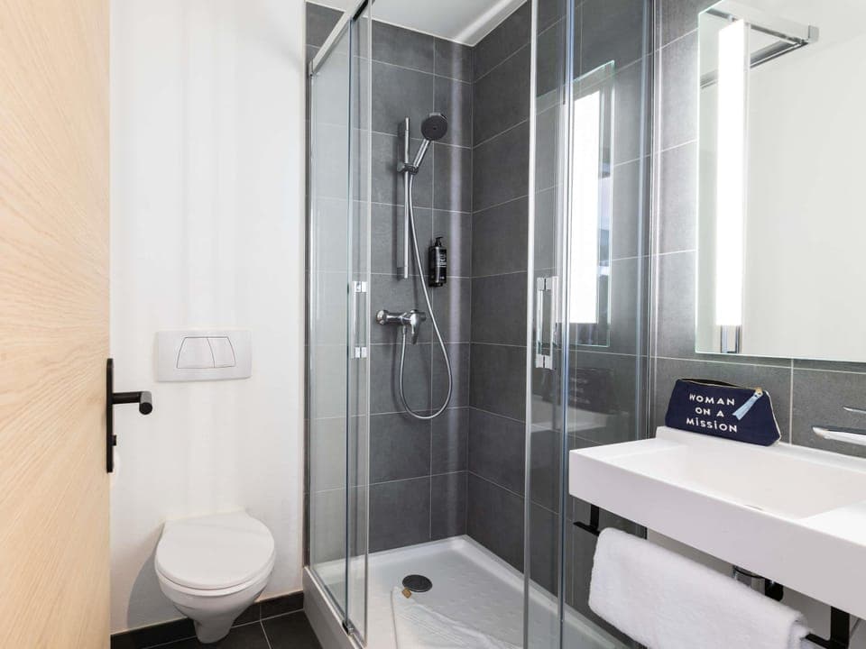 Standard Room, 1 Double Bed | Desk, blackout drapes, soundproofing, iron/ironing board