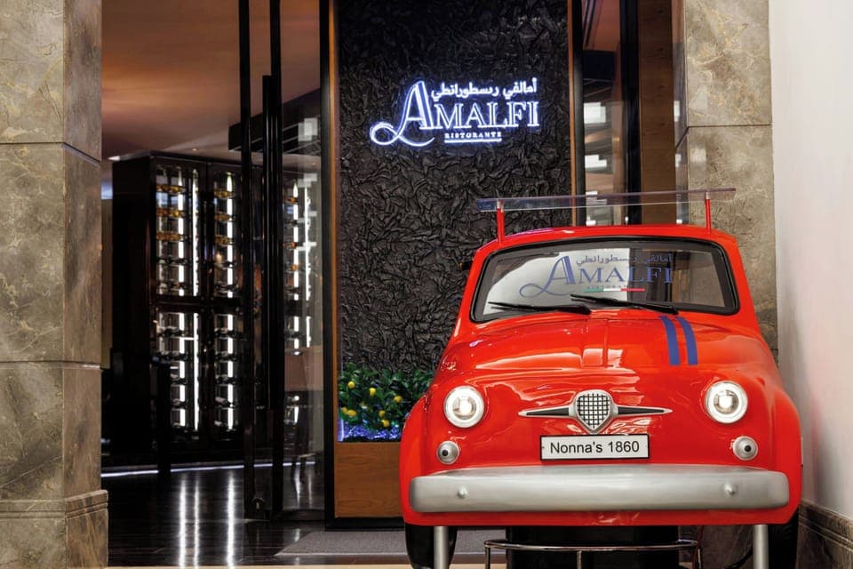 3 restaurants, breakfast, lunch, dinner served; international cuisine