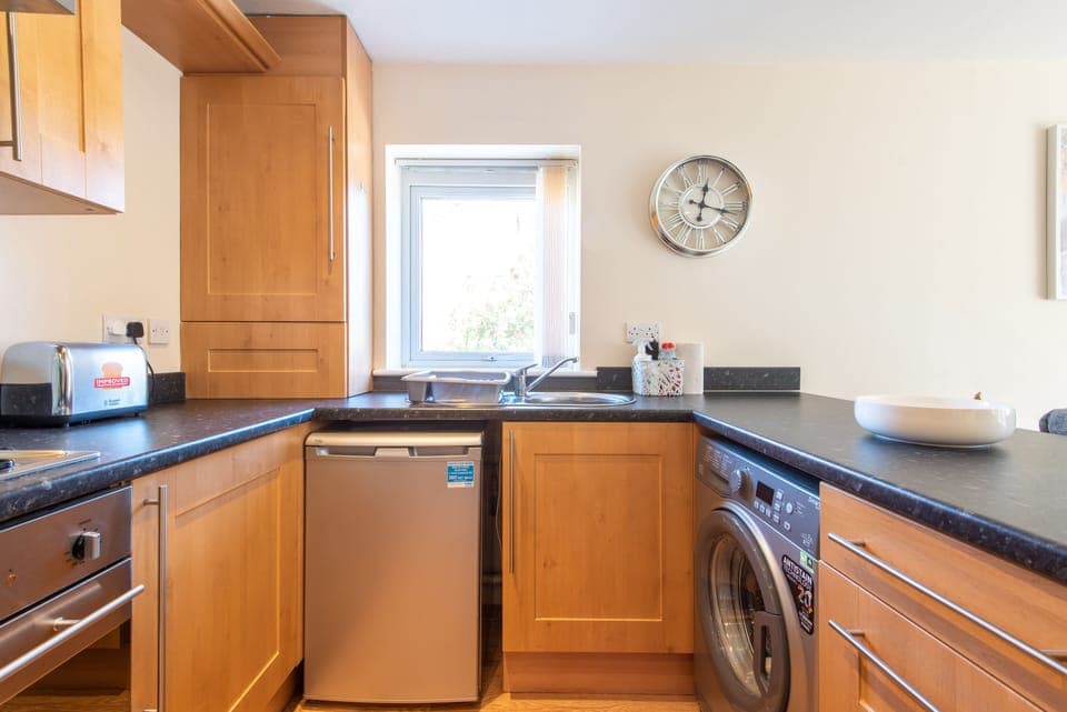Apartment, Private Bathroom (11 Woodland Court) | Shared kitchen