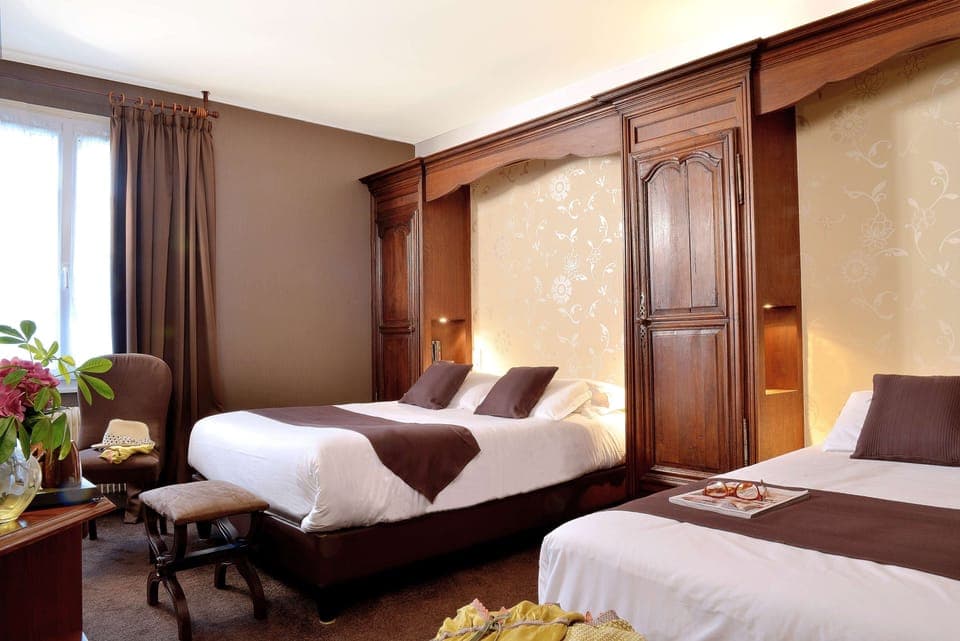 Family Room, Multiple Beds, Bathtub, Garden View | In-room safe, desk, soundproofing, cribs/infant beds