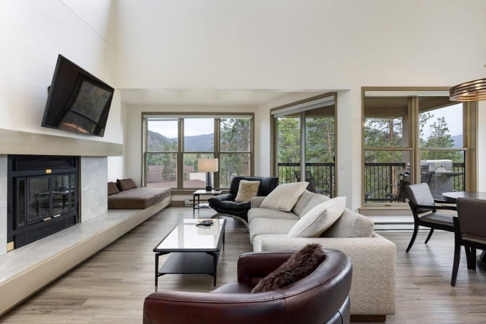 Condo, 3 Bedrooms | Living area