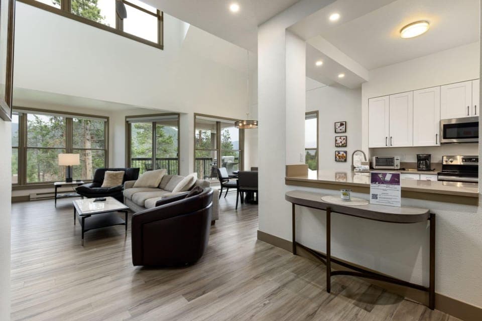 Condo, 3 Bedrooms | Living area