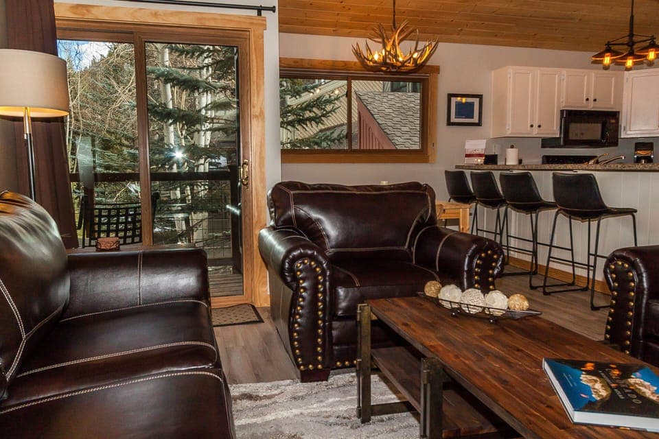 Condo, 2 Bedrooms | Living room