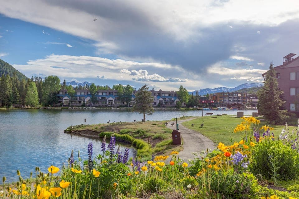 Condo, 2 Bedrooms | Property grounds