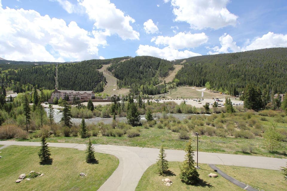 Condo, 3 Bedrooms | Property grounds