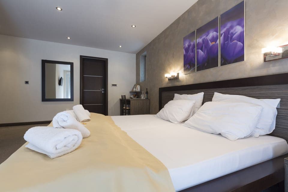 Family Room | Minibar, desk, blackout drapes, soundproofing