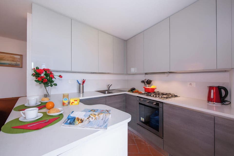 Honeymoon Townhome, Multiple Bedrooms, Mountainside (Villa Patricia) | Private kitchen | Microwave, oven, stovetop, dishwasher