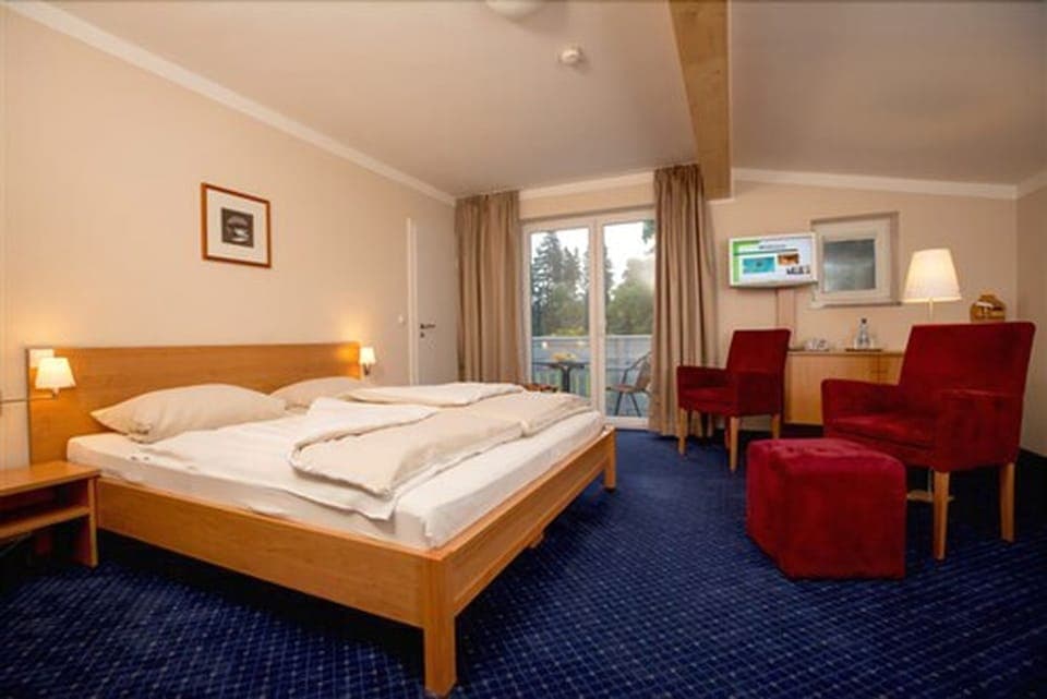 Standard Double Room | In-room safe, desk, free WiFi, bed sheets