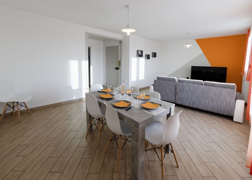 Apartment, 2 Bedrooms | In-room dining