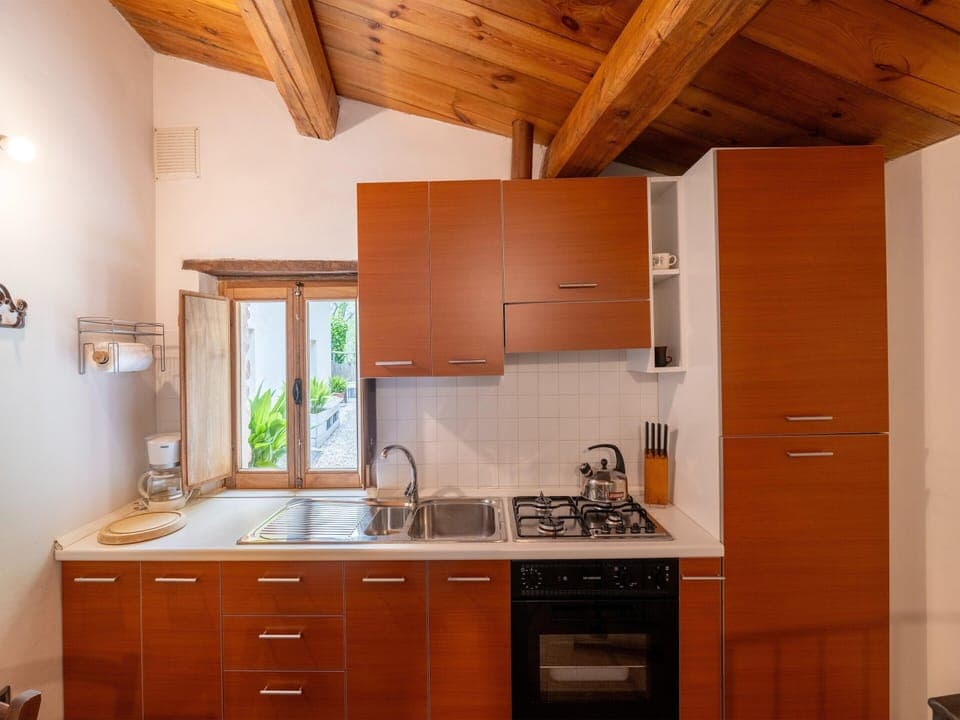 House | Private kitchen | Microwave, highchair