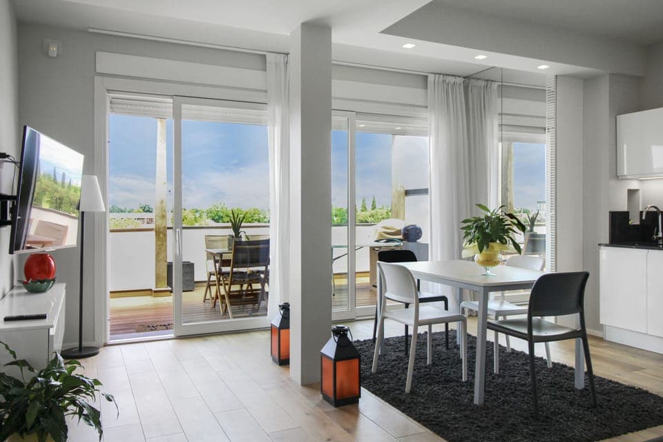 Deluxe Apartment, Ensuite, Mountain View | Lounge