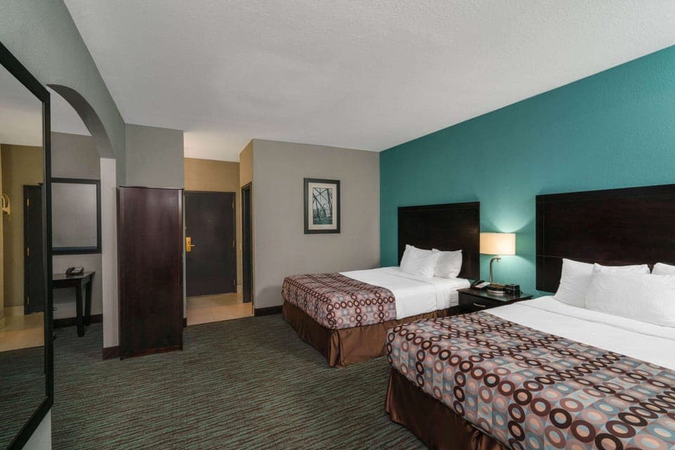 Family Suite, 2 Queen Beds, Non Smoking | Premium bedding, iron/ironing board, free cribs/infant beds, free WiFi
