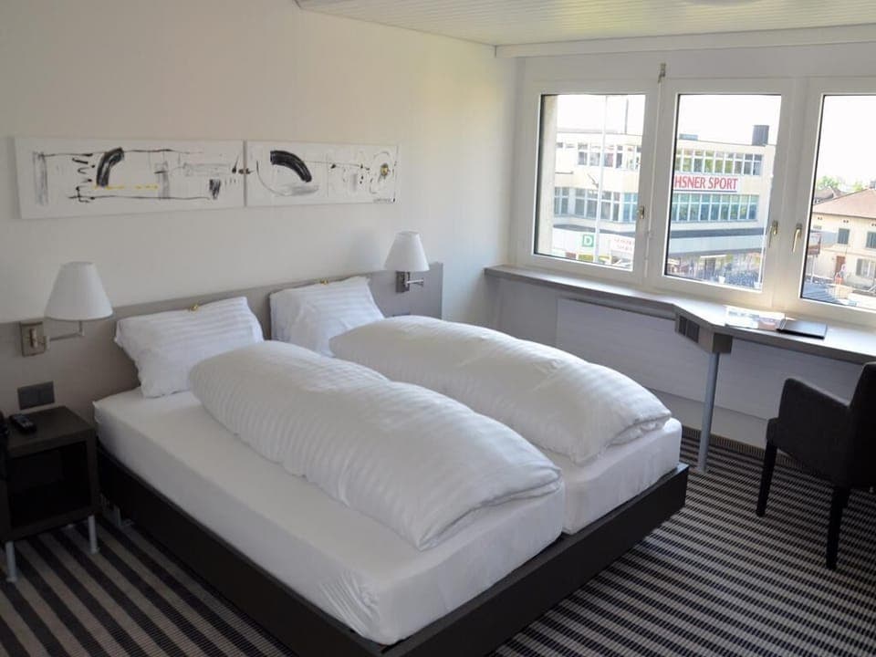 Triple Room | Hypo-allergenic bedding, desk, blackout drapes, free WiFi