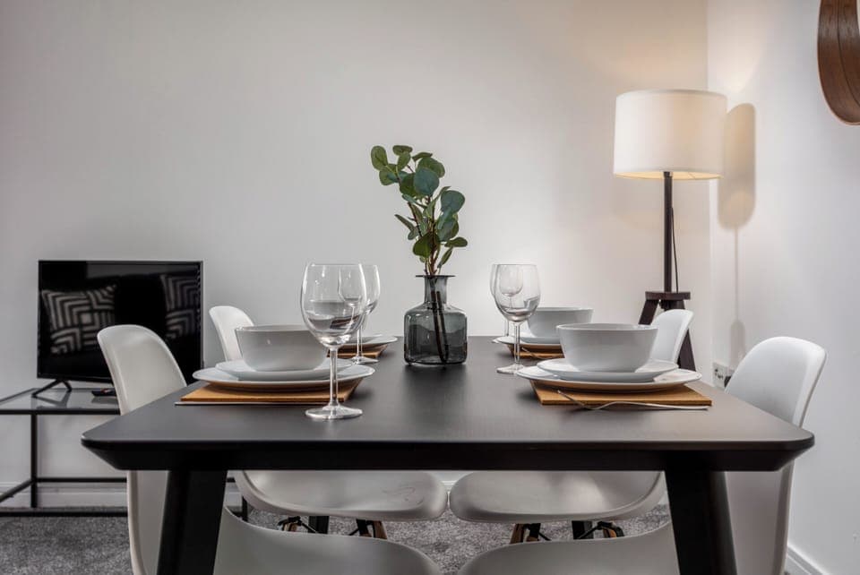 Classic Apartment | In-room dining